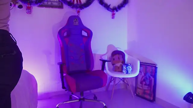 madelyn rose  online show from December 14, 1:28 pm