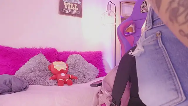 madelyn rose  online show from March 25, 6:07 pm