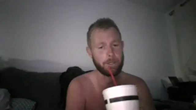Snapshot of W1LBURN chatting on June 5, 5:12 am W1LBURN online show from June 5, 5:12 am