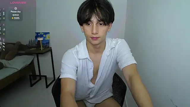 Snapshot of valentino_rigatti chatting on January 26, 2:24 am valentino rigatti online show from January 26, 2:24 am