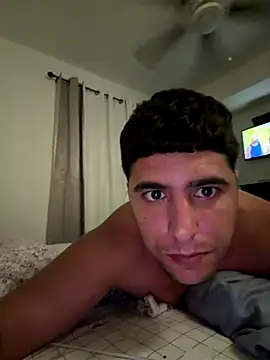 Snapshot of elwhite1996 chatting on October 28, 6:23 am elwhite1996 online show from October 28, 6:23 am