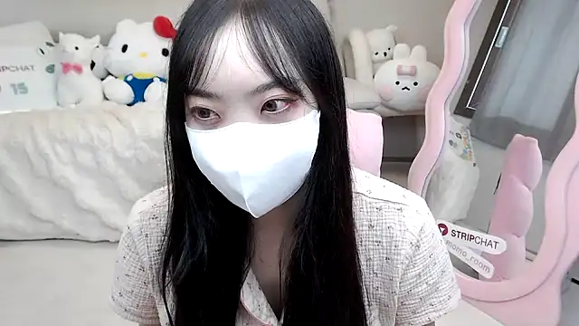Snapshot of momo_room chatting on September 15, 6:36 am momo room online show from September 15, 6:36 am