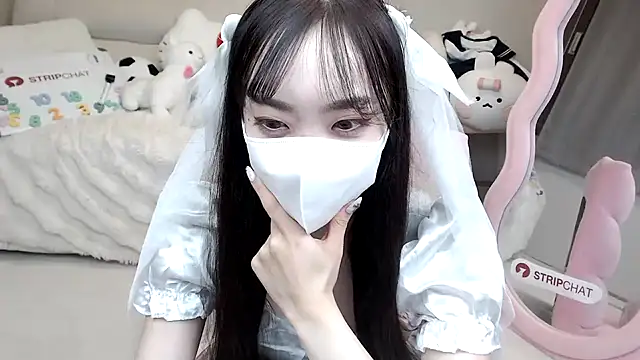 Snapshot of momo_room chatting on October 18, 11:01 am momo room online show from October 18, 11:01 am