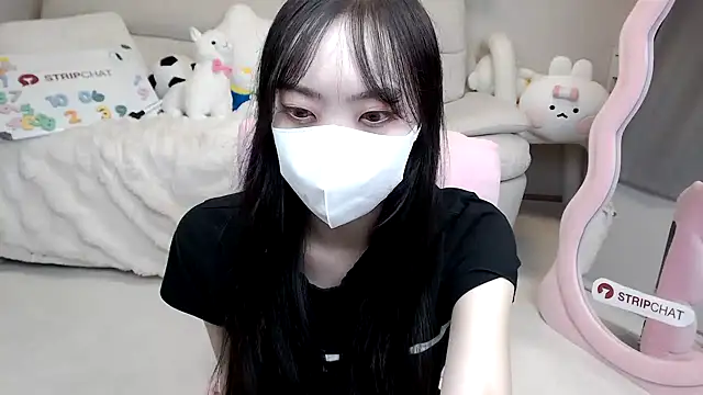 Snapshot of momo_room chatting on October 6, 10:49 am momo room online show from October 6, 10:49 am