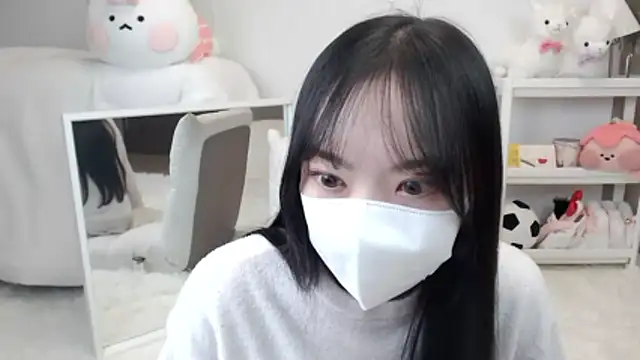 momo room online show from April 4, 12:23 pm