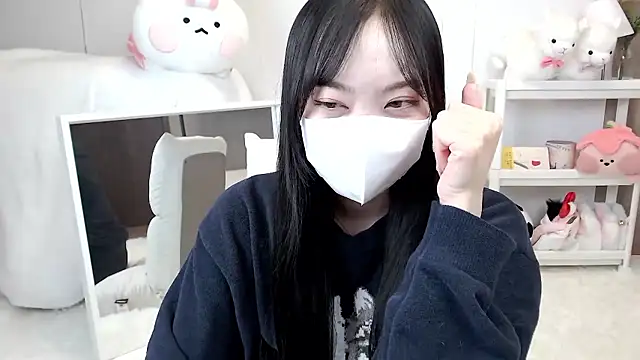 momo room online show from April 10, 11:28 am