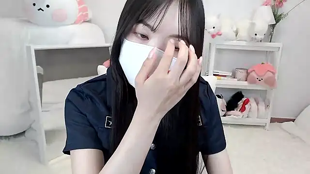 momo room online show from May 17, 11:32 am