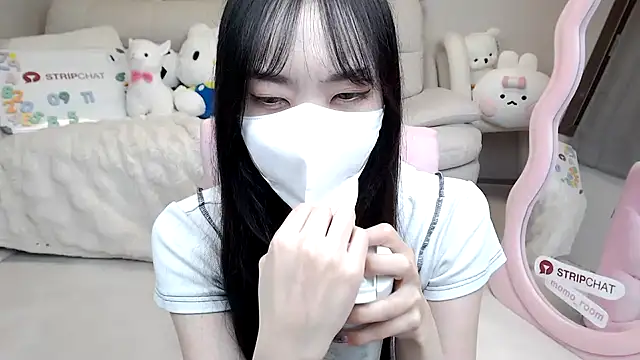 Snapshot of momo_room chatting on September 11, 10:37 am momo room online show from September 11, 10:37 am