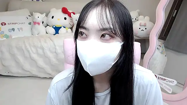 Snapshot of momo_room chatting on September 19, 11:36 am momo room online show from September 19, 11:36 am