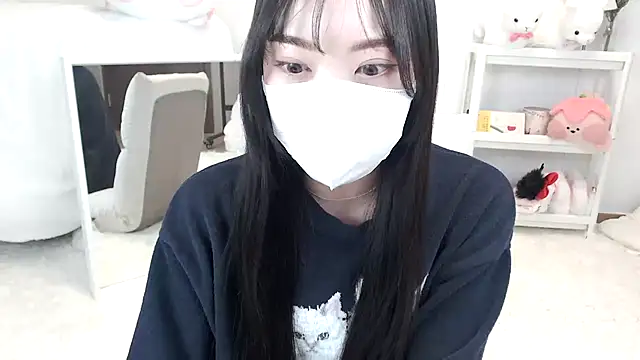 momo room online show from April 26, 12:35 pm