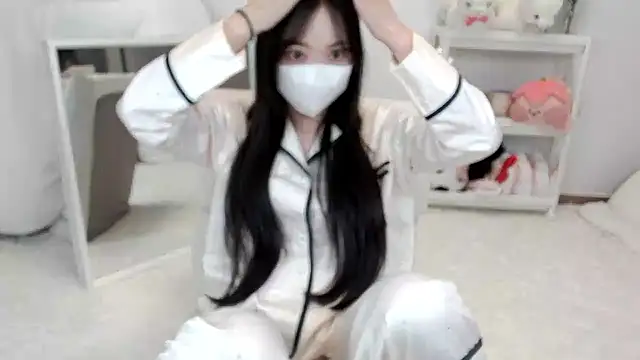 momo room online show from May 9, 11:57 am