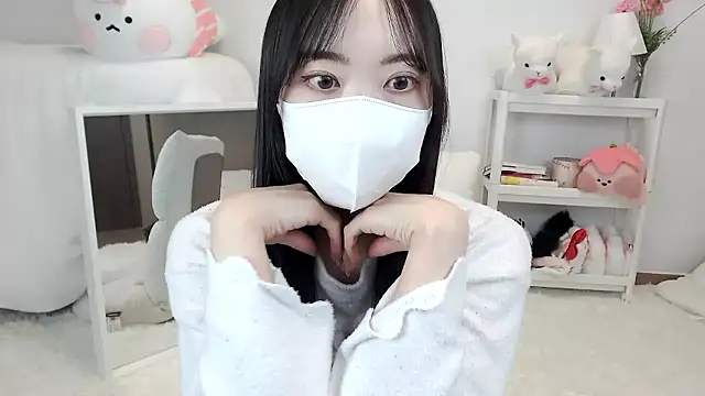 momo room online show from May 4, 12:30 pm