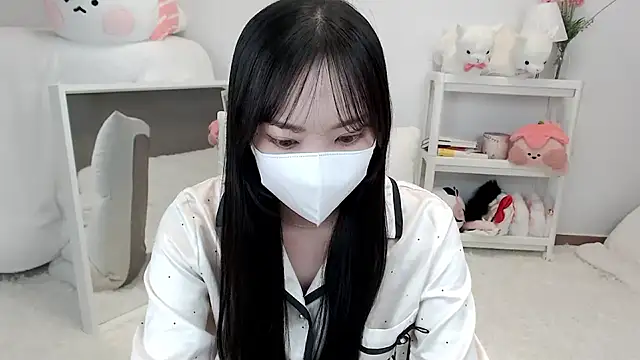 momo room online show from May 15, 11:08 am