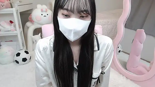 Snapshot of momo_room chatting on December 30, 10:10 am momo room online show from December 30, 10:10 am