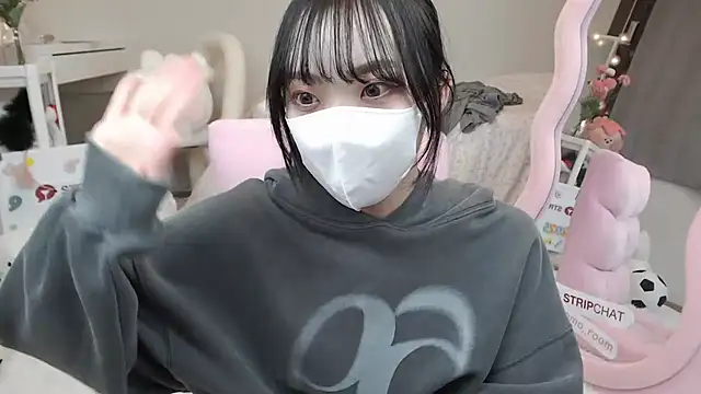 Snapshot of momo_room chatting on March 1, 10:34 am momo room online show from March 1, 10:34 am