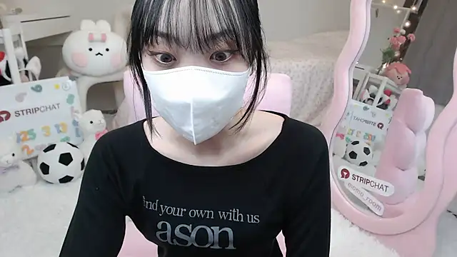 Snapshot of momo_room chatting on March 13, 1:29 pm momo room online show from March 13, 1:29 pm