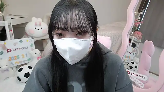 Snapshot of momo_room chatting on March 1, 4:04 am momo room online show from March 1, 4:04 am