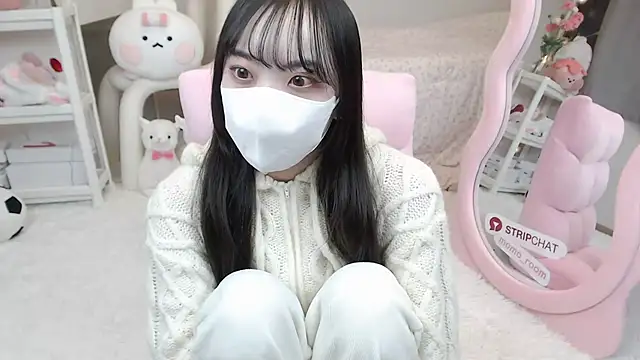 Snapshot of momo_room chatting on January 12, 9:40 am momo room online show from January 12, 9:40 am