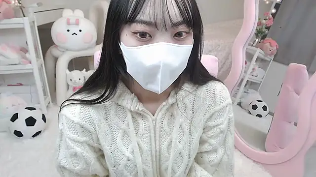 Snapshot of momo_room chatting on January 4, 4:44 am momo room online show from January 4, 4:44 am