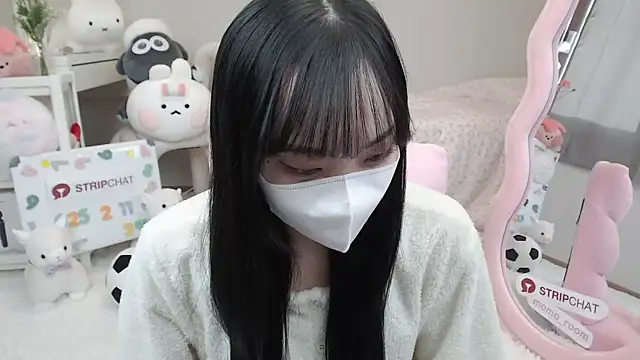 Snapshot of momo_room chatting on February 11, 6:40 am momo room online show from February 11, 6:40 am