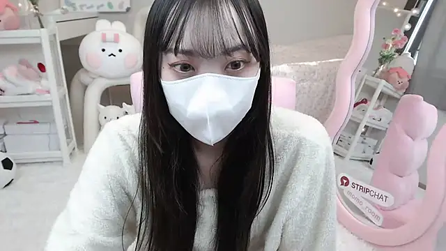 Snapshot of momo_room chatting on January 12, 6:06 am momo room online show from January 12, 6:06 am