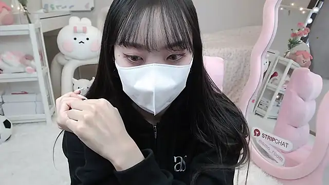 Snapshot of momo_room chatting on January 19, 3:39 am momo room online show from January 19, 3:39 am