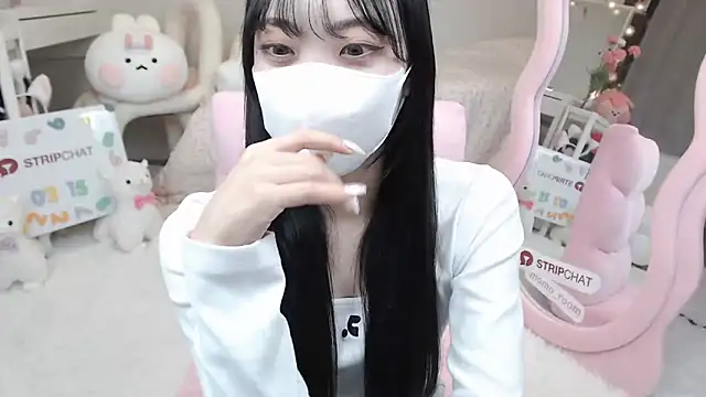 Snapshot of momo_room chatting on March 15, 10:57 am momo room online show from March 15, 10:57 am