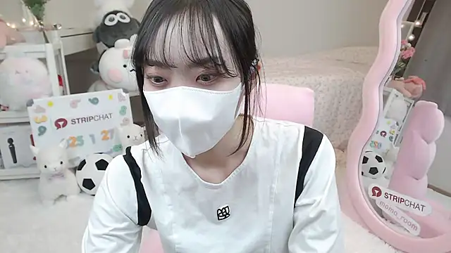 Snapshot of momo_room chatting on January 27, 10:27 am momo room online show from January 27, 10:27 am