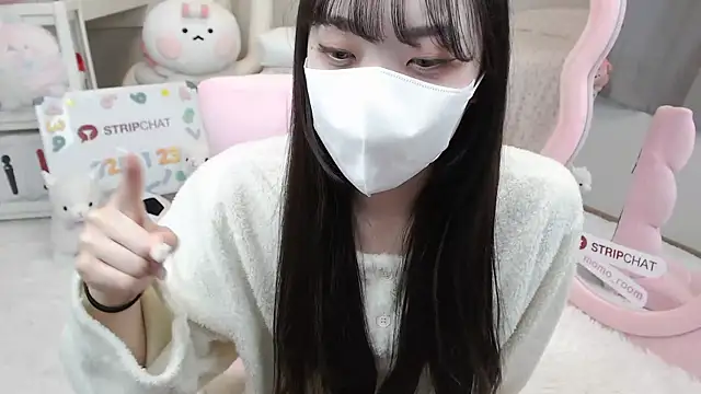 Snapshot of momo_room chatting on January 25, 4:02 am momo room online show from January 25, 4:02 am