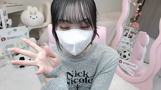 Snapshot of momo_room chatting on March 3, 10:38 am momo room online show from March 3, 10:38 am