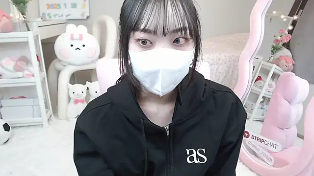 Snapshot of momo_room chatting on January 19, 9:01 am momo room online show from January 19, 9:01 am