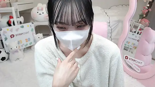 Snapshot of momo_room chatting on March 20, 11:05 am momo room online show from March 20, 11:05 am