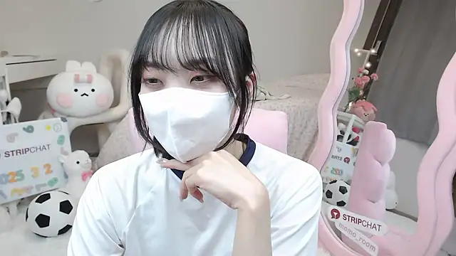 Snapshot of momo_room chatting on March 2, 10:37 am momo room online show from March 2, 10:37 am