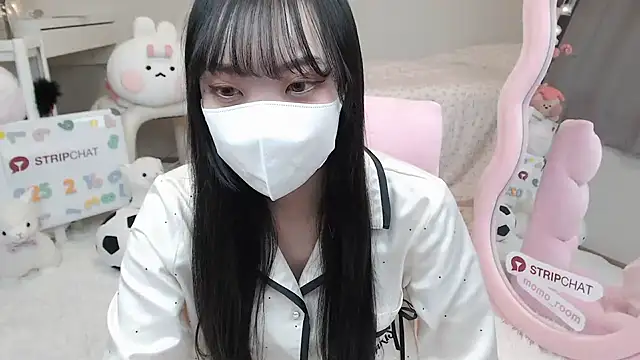 Snapshot of momo_room chatting on February 16, 5:37 am momo room online show from February 16, 5:37 am