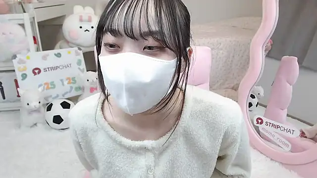 Snapshot of momo_room chatting on January 25, 9:36 am momo room online show from January 25, 9:36 am
