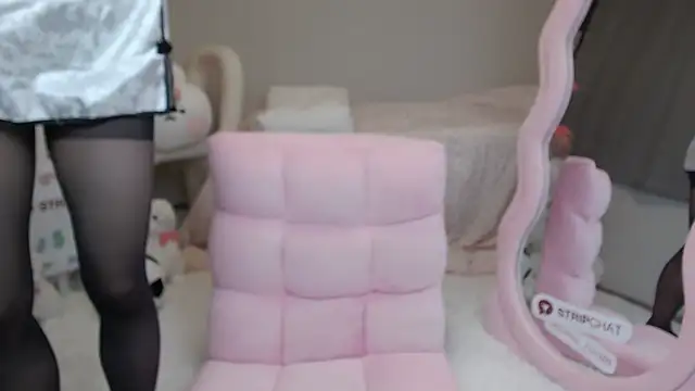 Snapshot of momo_room chatting on February 22, 10:07 am momo room online show from February 22, 10:07 am