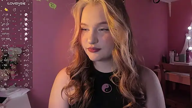 Snapshot of CarolineLovers chatting on November 25, 7:47 pm CarolineLovers online show from November 25, 7:47 pm