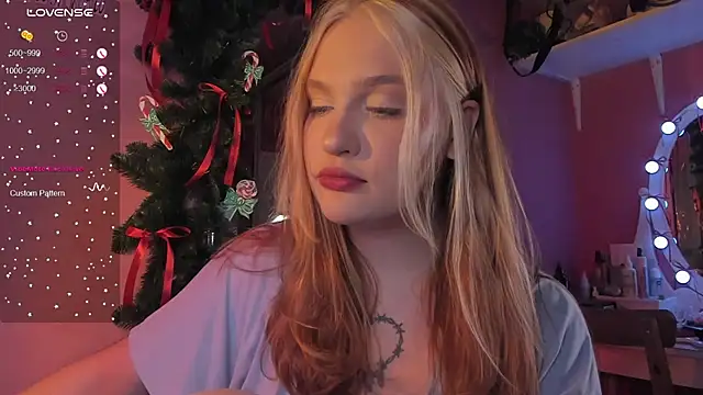 Snapshot of CarolineLovers chatting on December 17, 8:58 pm CarolineLovers online show from December 17, 8:58 pm