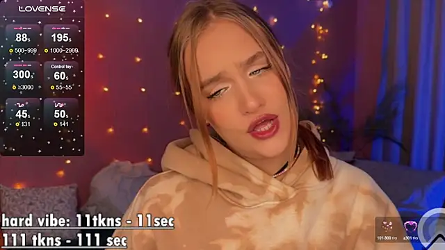 Snapshot of CarolineLovers chatting on March 10, 11:16 pm CarolineLovers online show from March 10, 11:16 pm