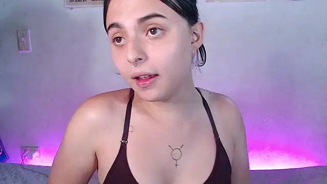 Snapshot of elizabethtaylorxxx chatting on February 24, 1:24 am elizabethtaylorxxx online show from February 24, 1:24 am