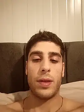 arenn1997 online show from December 21, 12:35 am