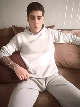 arenn1997 online show from April 11, 12:53 pm