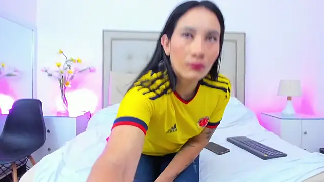 Snapshot of Cataleyalove_ADY chatting on June 7, 1:27 pm Cataleyalove ADY online show from June 7, 1:27 pm