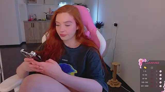 cinnabon girls online show from April 8, 5:03 pm