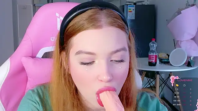 cinnabon girls online show from March 25, 3:33 pm