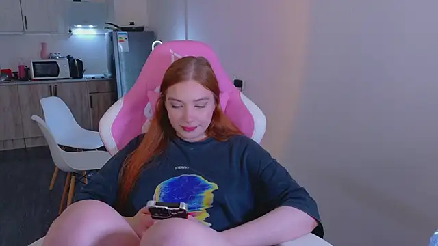 cinnabon girls online show from April 4, 4:24 pm