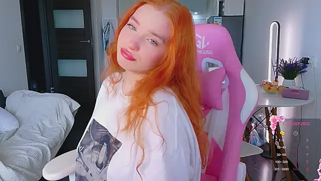 Snapshot of cinnabon_girls chatting on June 15, 12:38 pm cinnabon girls online show from June 15, 12:38 pm