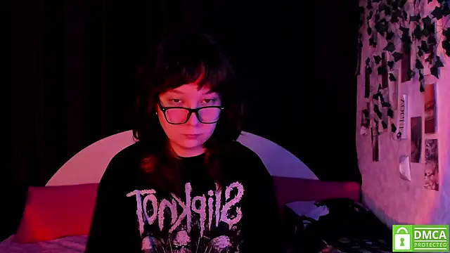 Snapshot of dreamgirllovee chatting on November 13, 10:35 pm dreamgirllovee online show from November 13, 10:35 pm