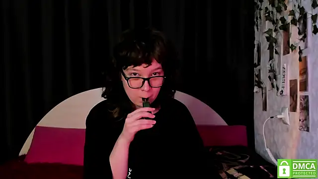 Snapshot of dreamgirllovee chatting on November 10, 2:05 am dreamgirllovee online show from November 10, 2:05 am