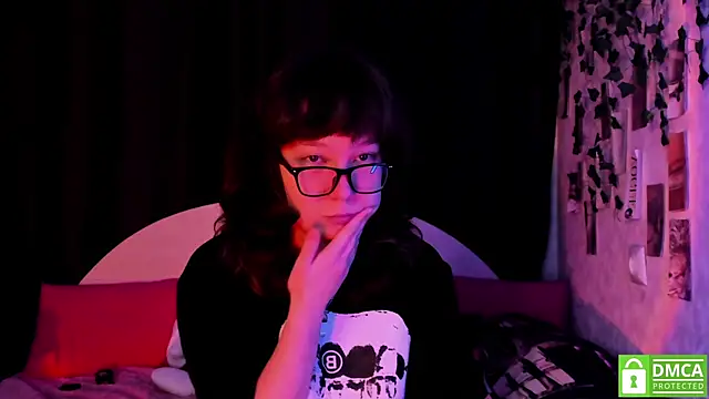 Snapshot of dreamgirllovee chatting on November 13, 1:09 am dreamgirllovee online show from November 13, 1:09 am